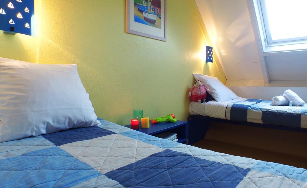 One-Bedroom Apartment Baby bed impossible,217978799:JPEG